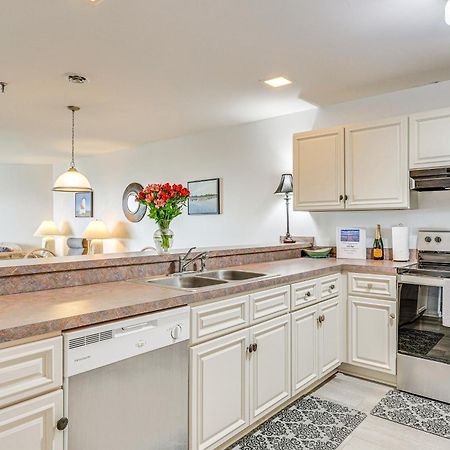 Oak Island Beachfront Condo With Community Pool Екстериор снимка