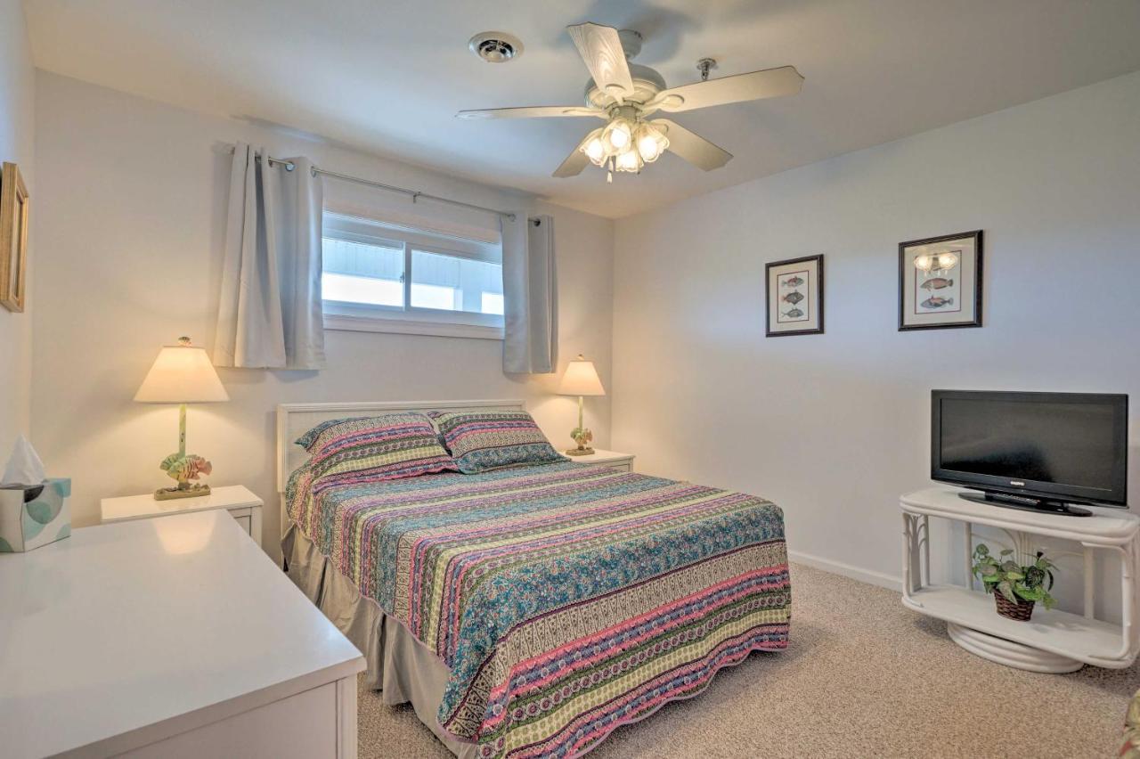 Oak Island Beachfront Condo With Community Pool Екстериор снимка