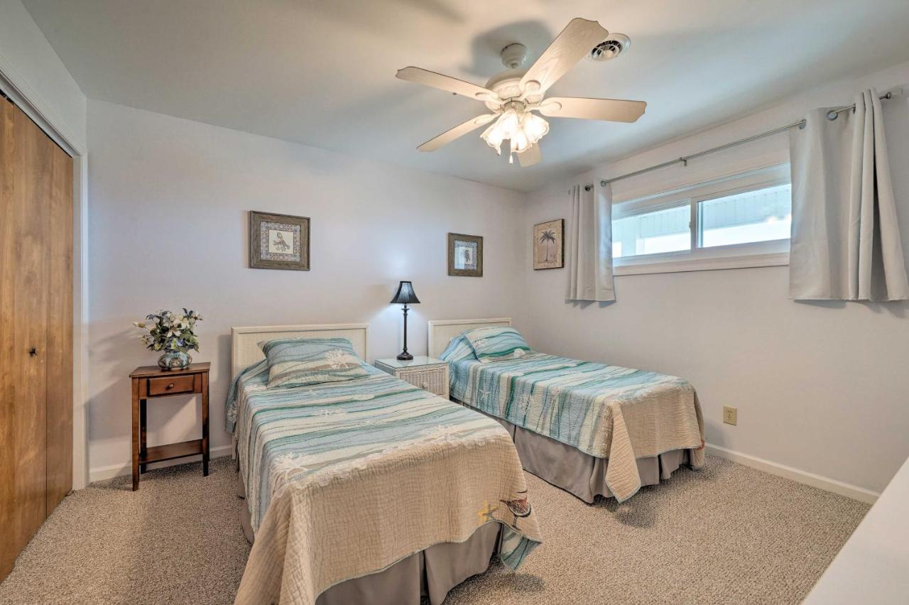 Oak Island Beachfront Condo With Community Pool Екстериор снимка