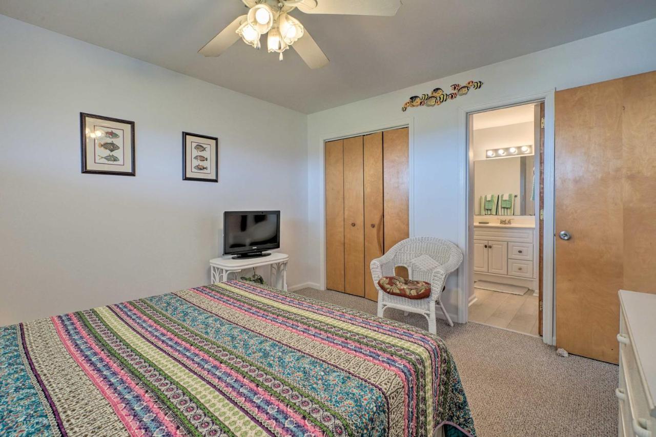 Oak Island Beachfront Condo With Community Pool Екстериор снимка