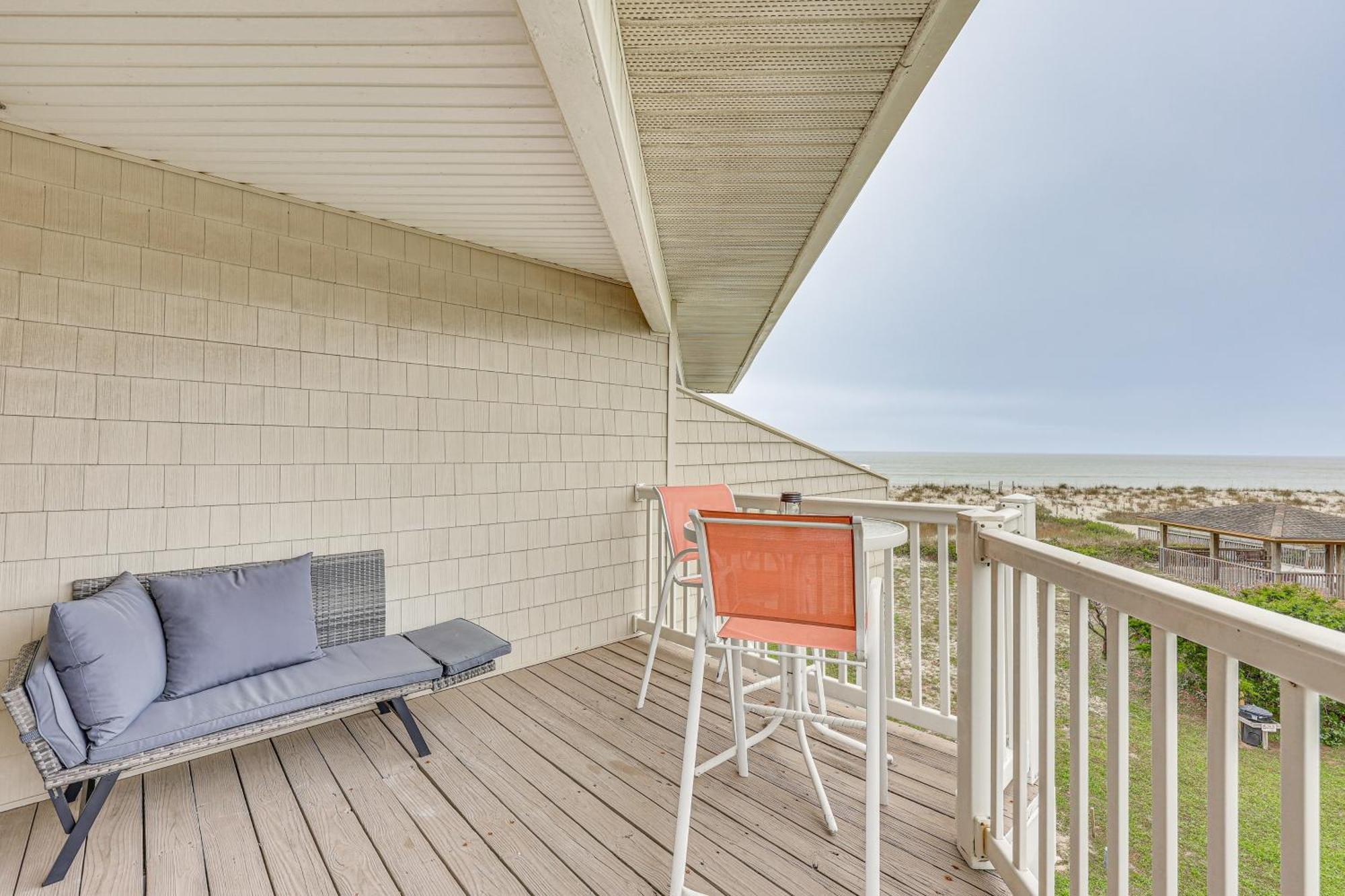 Oak Island Beachfront Condo With Community Pool Екстериор снимка
