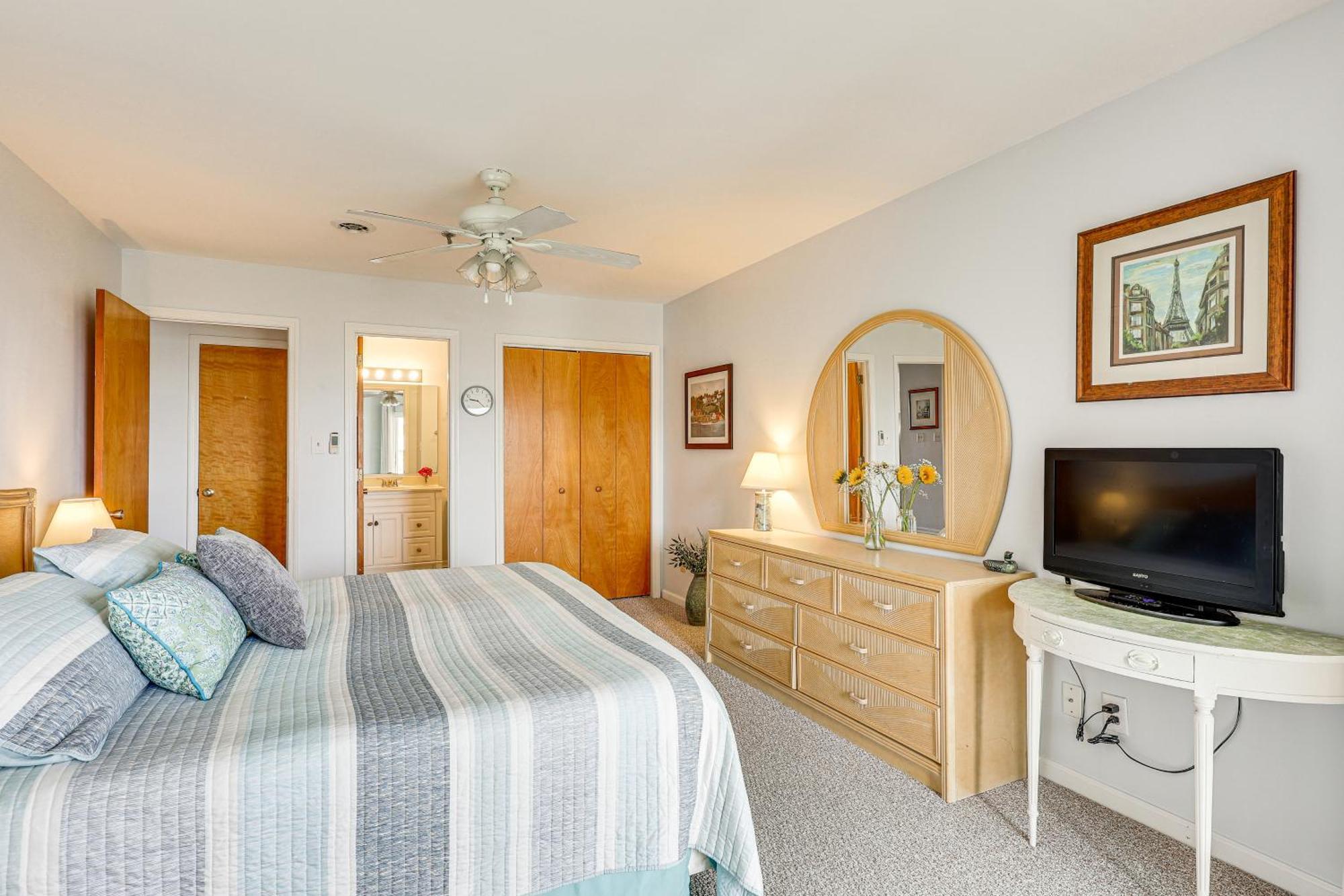 Oak Island Beachfront Condo With Community Pool Екстериор снимка