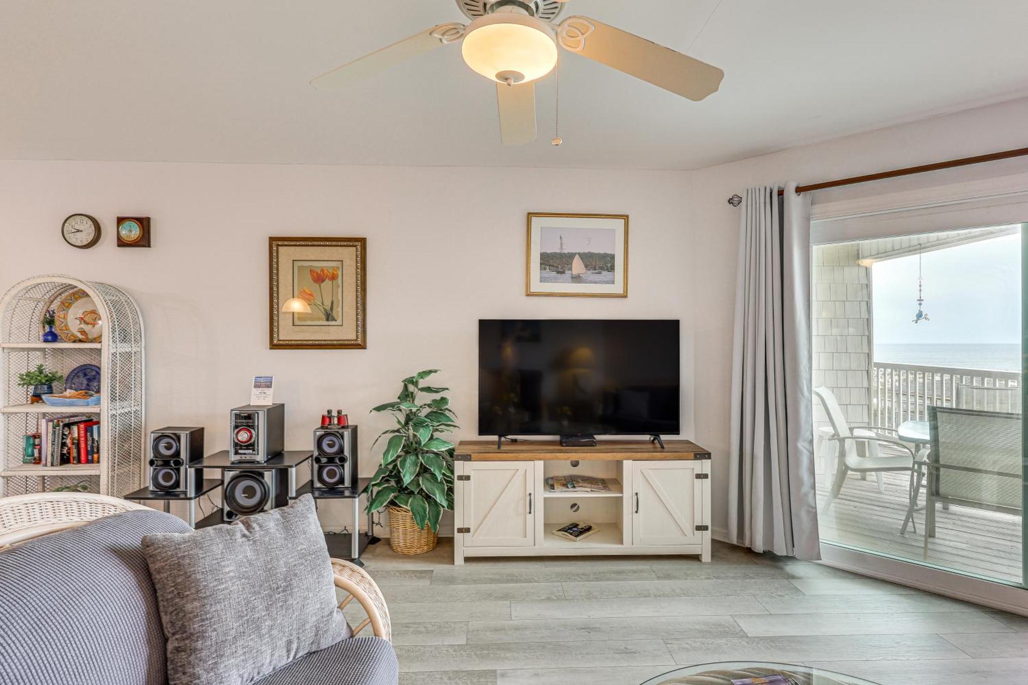 Oak Island Beachfront Condo With Community Pool Екстериор снимка