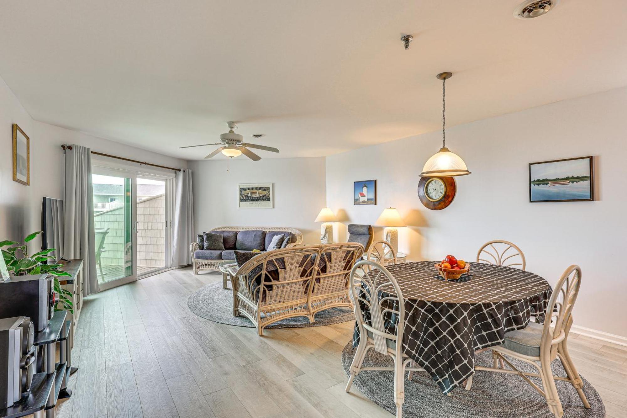 Oak Island Beachfront Condo With Community Pool Екстериор снимка