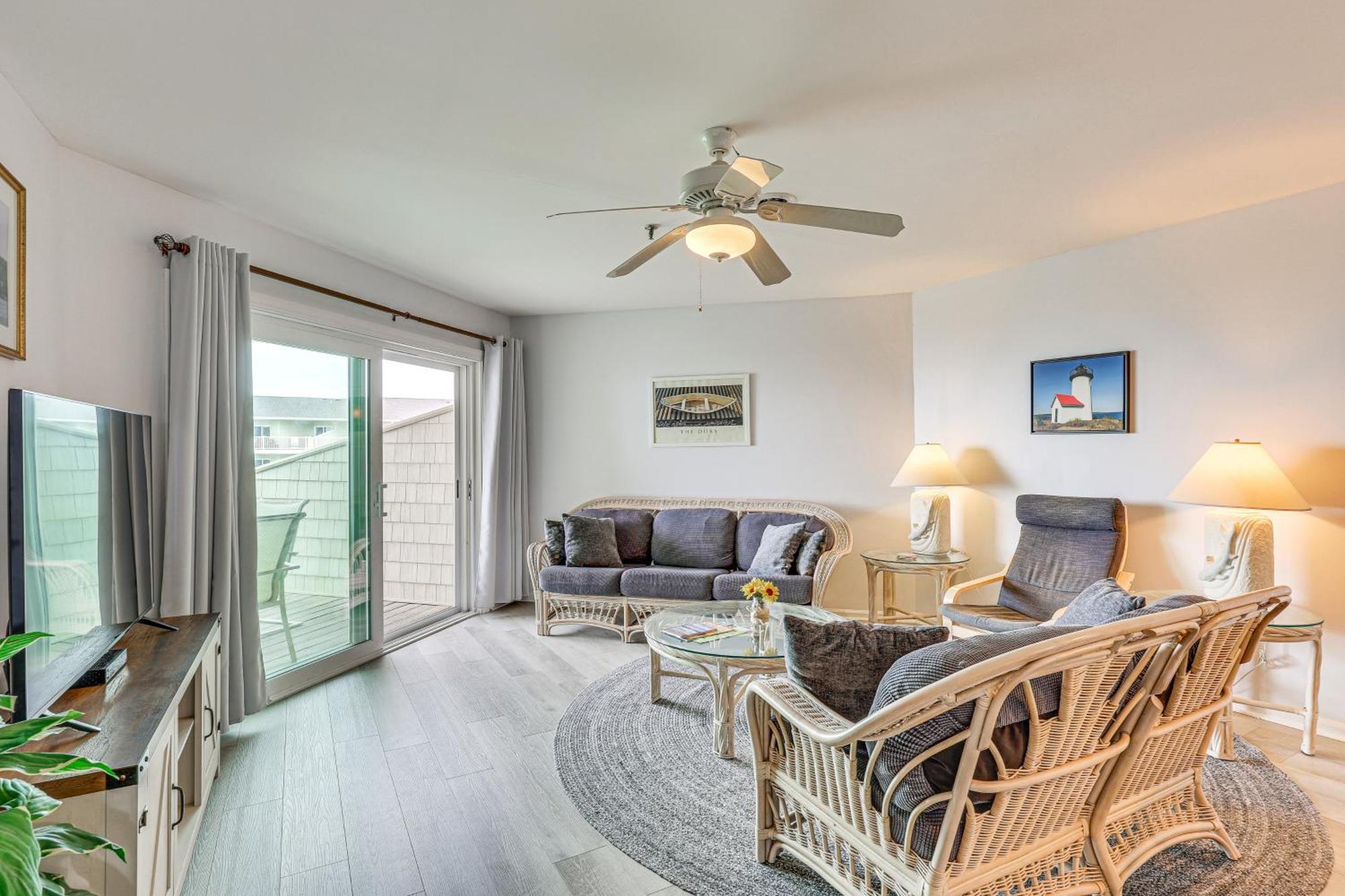 Oak Island Beachfront Condo With Community Pool Екстериор снимка