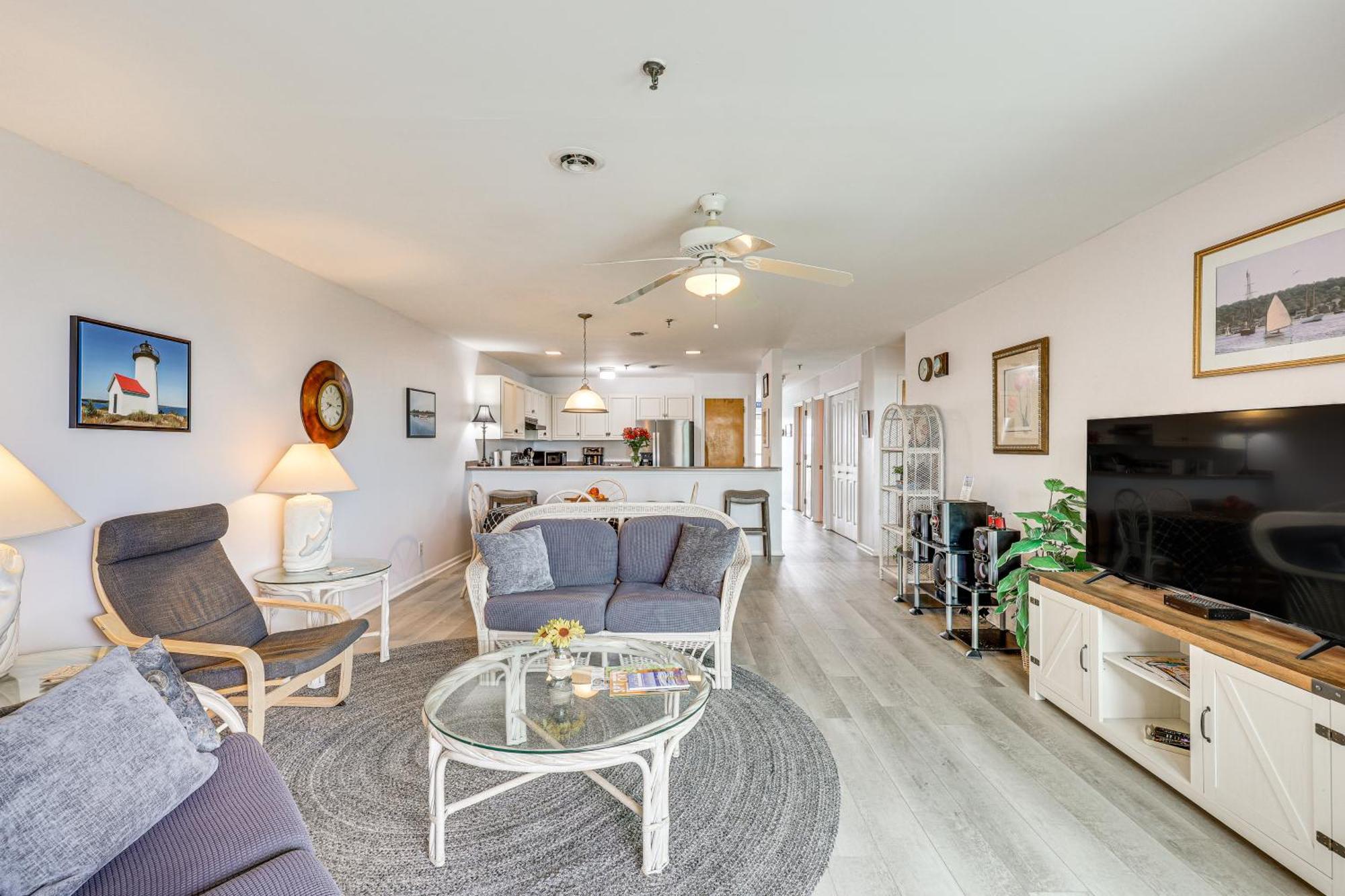 Oak Island Beachfront Condo With Community Pool Екстериор снимка